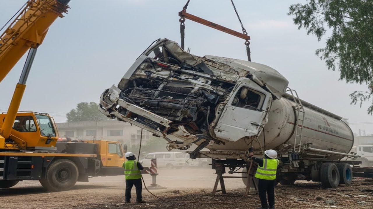 Truck Heavy Accident Chassis ‘’ Cabin Damage Amazing Bent Chassis Repairing And Restoration