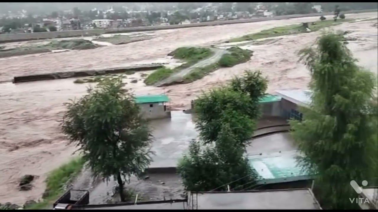 Heavy rainfall results in poonch river rising to dangerous levels and land slides on various spots