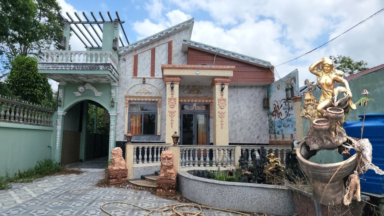 Căn nhà hoang sang trọng còn máy lạnh còn có nhiều camera