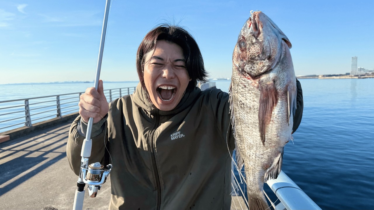 釣り初心者がまさかの巨大魚釣り上げました!!
