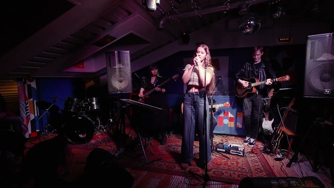 Wonderwall - Екатерина Мальцева гитара, Елизавета Воронова вокал, Игорь Рябов ударные, Елена Хоменко