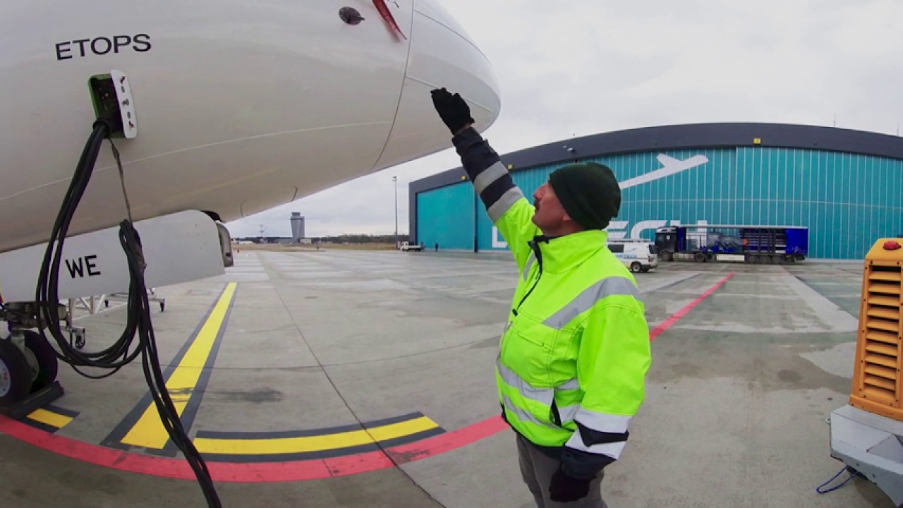 Wirtualny spacer po samolocie Boeing 737 Max - Cały film