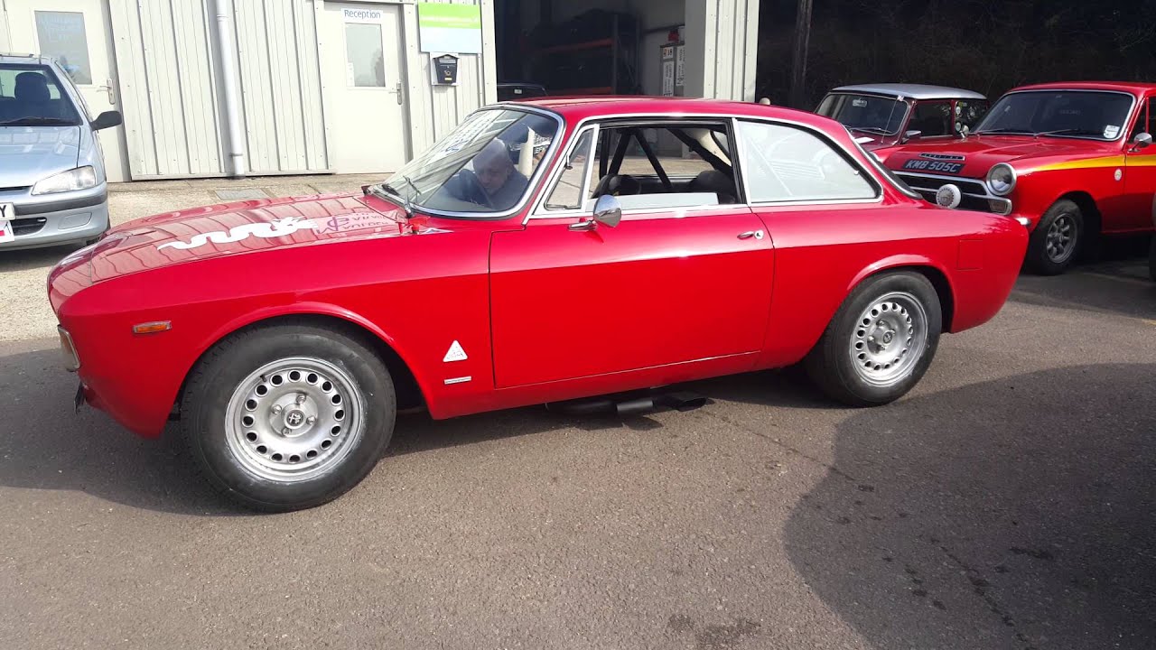 Alfa Romeo GT Junior exhaust test.