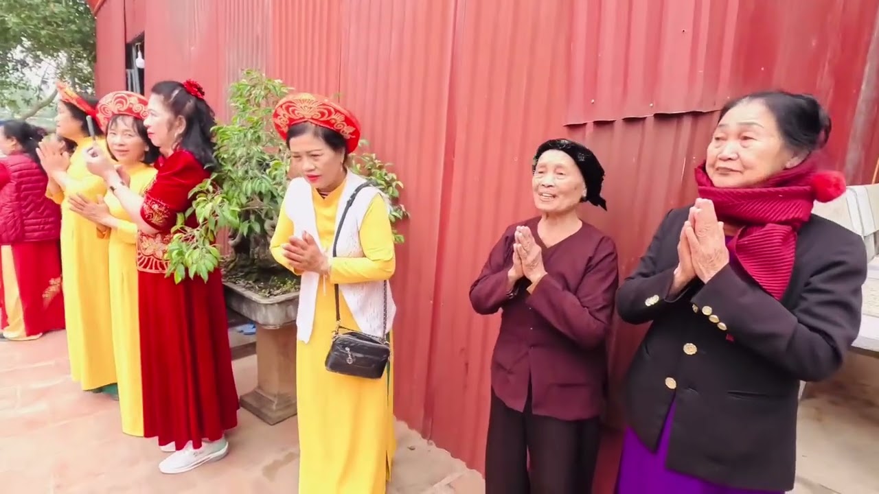Em tham gia Rước tượng chùa Phú Yên xã Bảo Đài tỉnh Bắc Ninh 