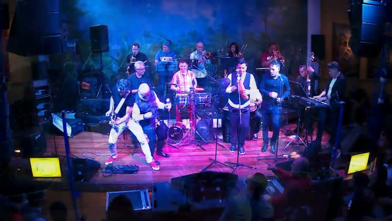 César Mora y su Orquesta María Canela | A Todo Pulmón | Live