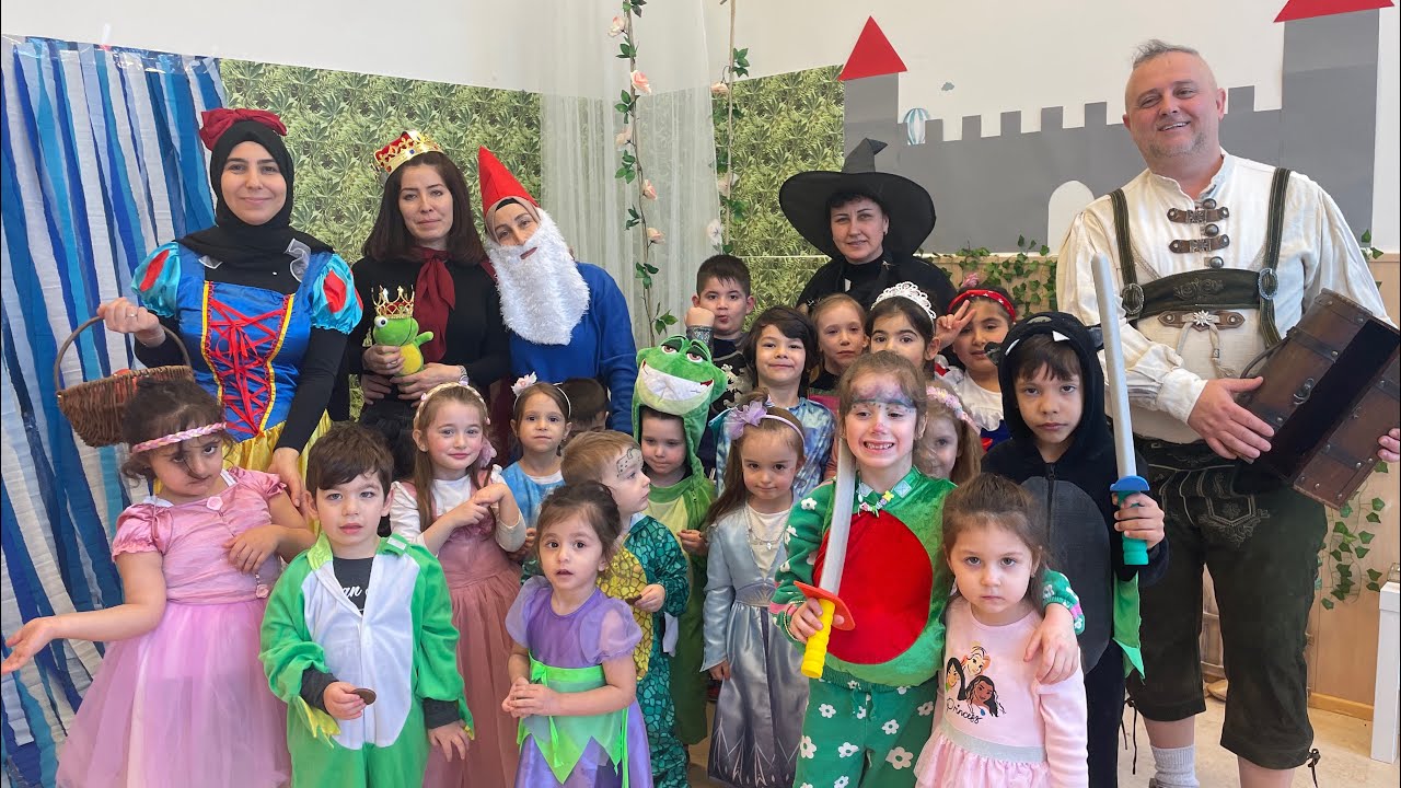 Kindergarten Kidzplay - Fasching 2023 - Märchenwel