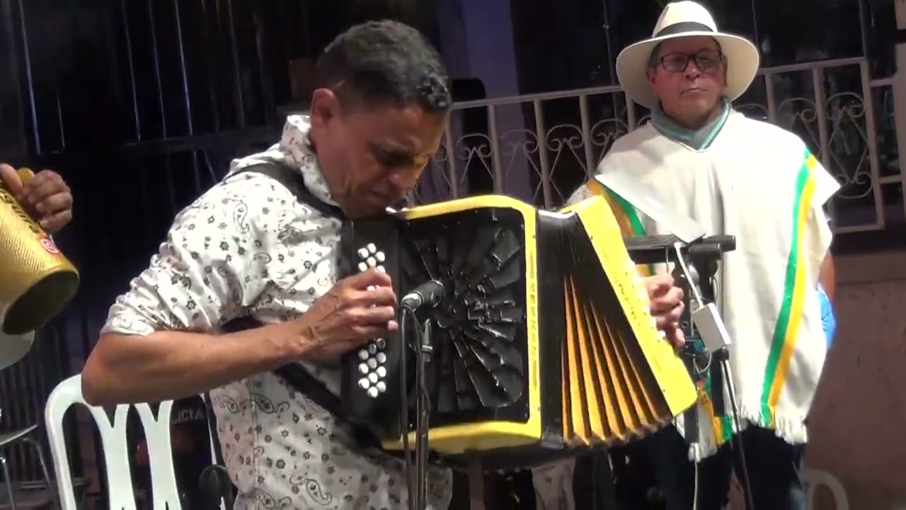 Adith Agudelo y los Idolos Vallenatos com Jairo Jimenez que me puedas Amar