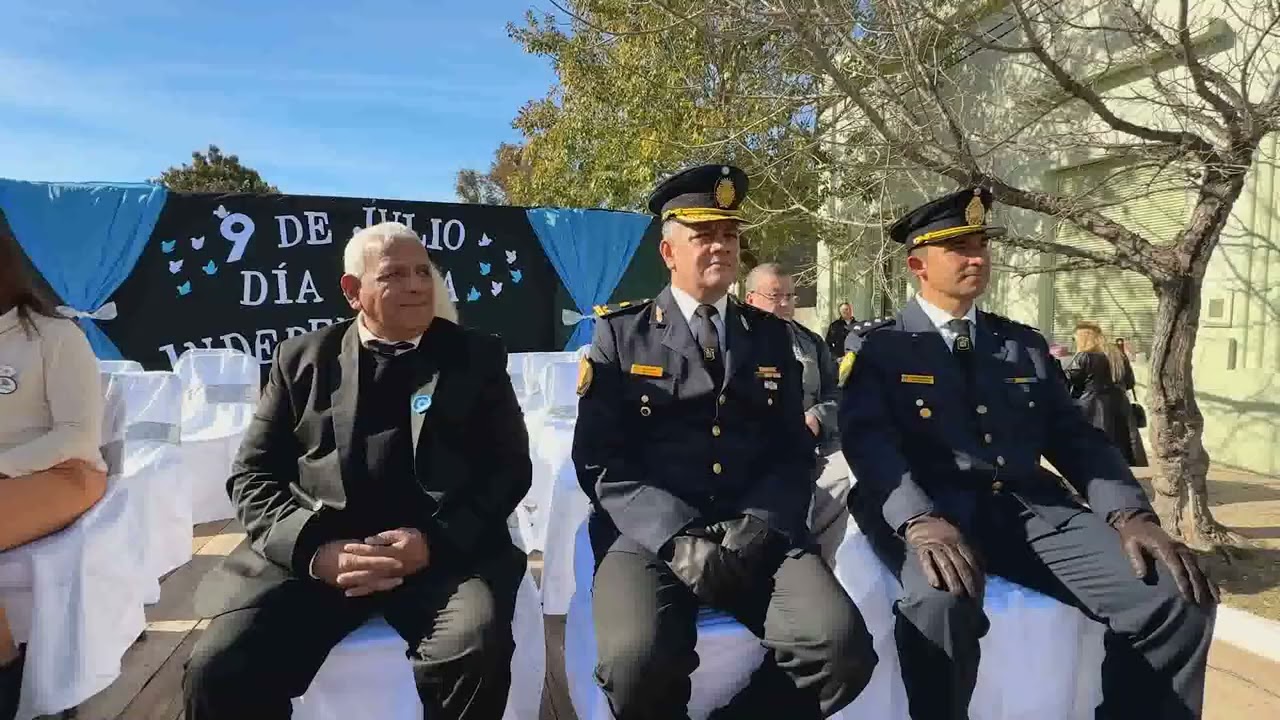 Acto 9 de julio , desfile cívico institucional