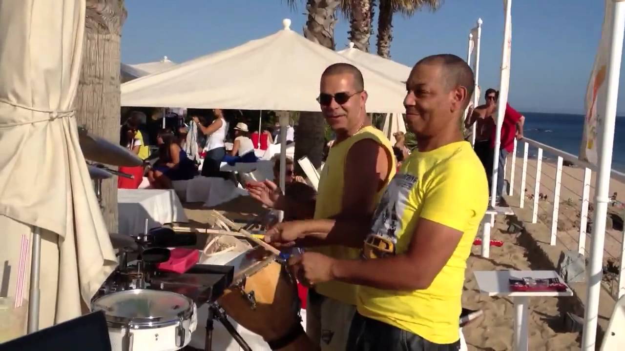 Camane percussionista w Capricciosa Beach Lounge