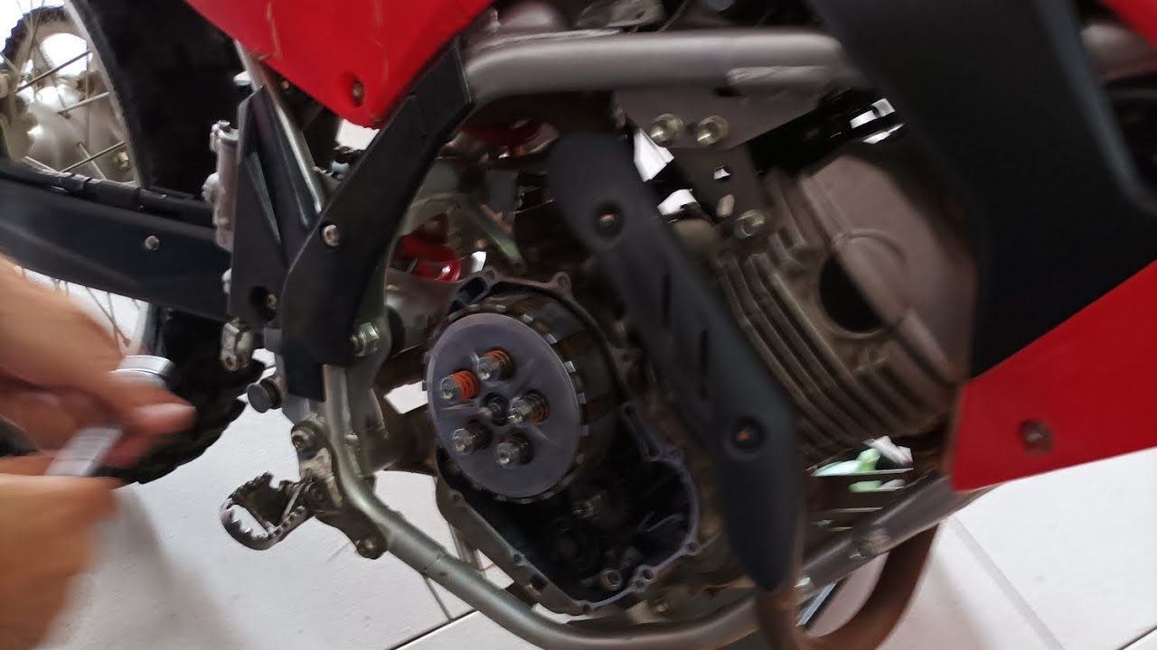Trocamos os discos de embreagem da crf250f em menos de 10 minutos 😱 muito simples e fácil de trocar