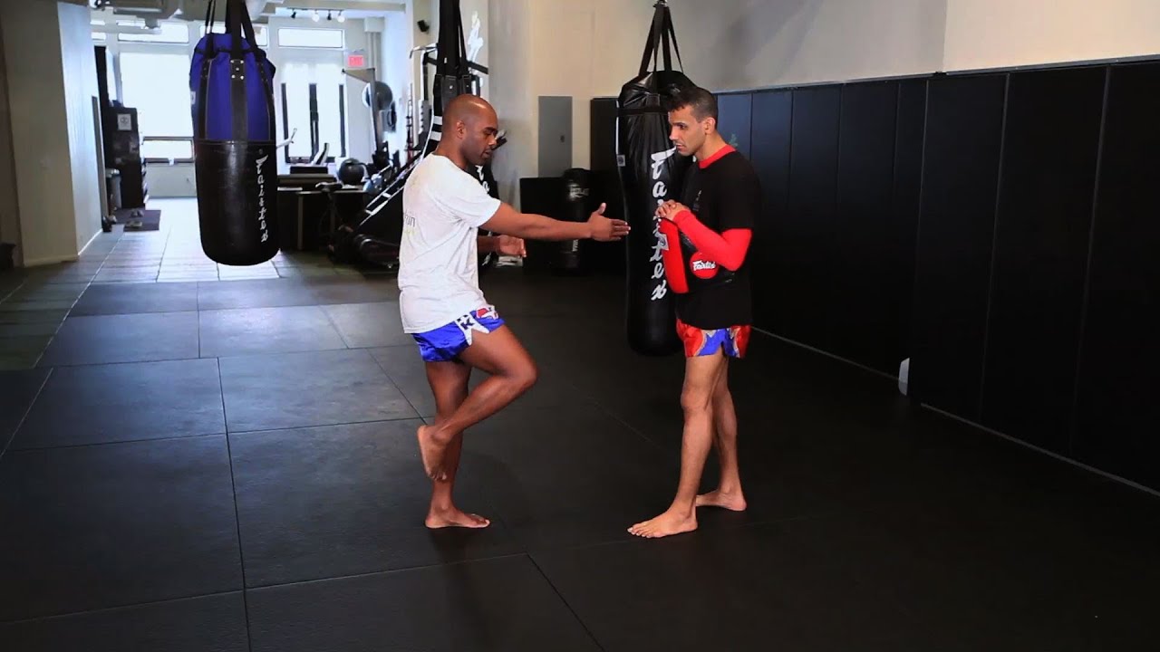 How to Knee Strike in Kickboxing | Muay Thai