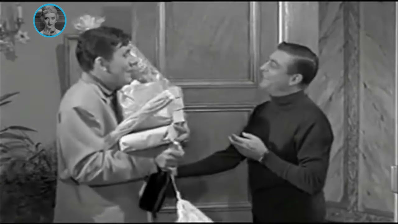Micheline Presle et le champagne dans 