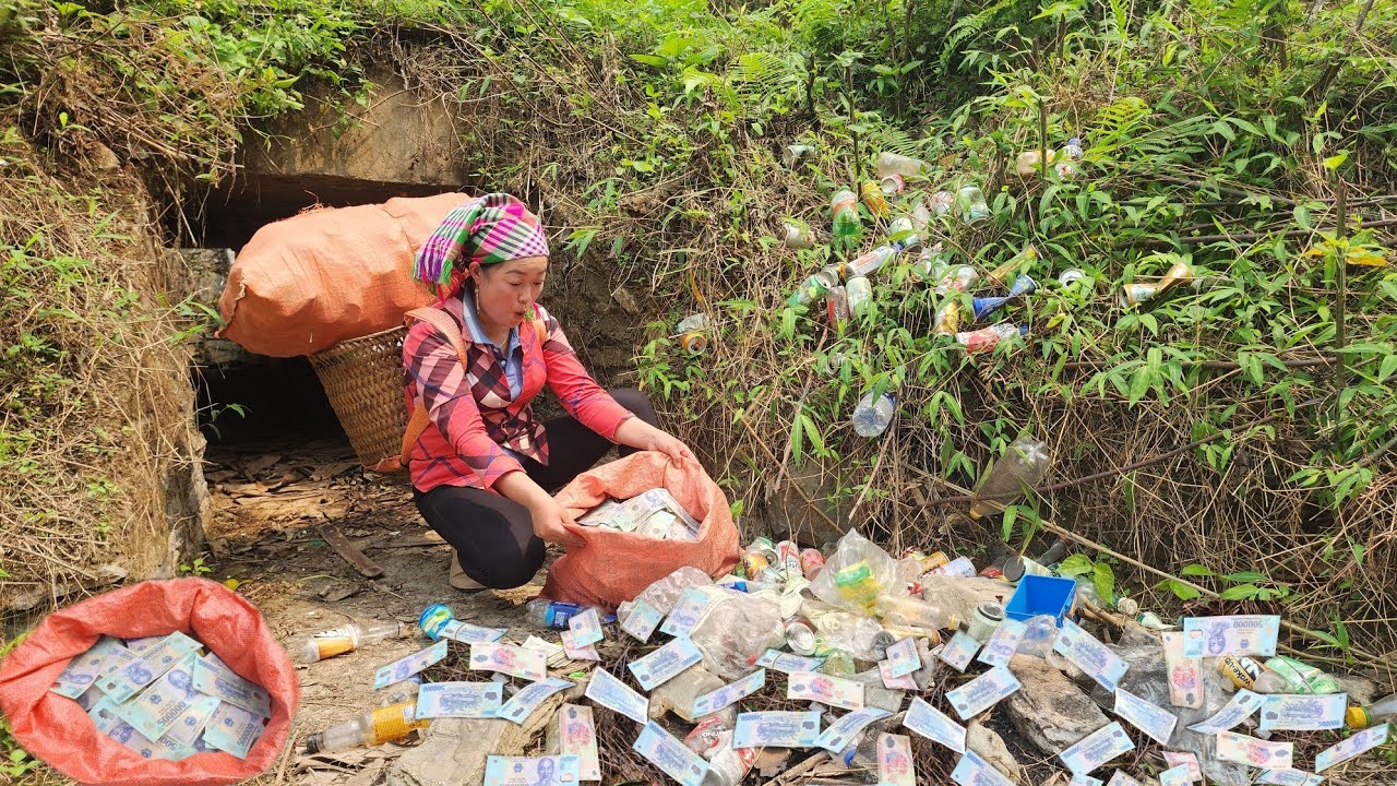 Girl Finds Lucky Item While Working For Clean Environment | Collecting Plastic Bottles Ly Thi Phuong