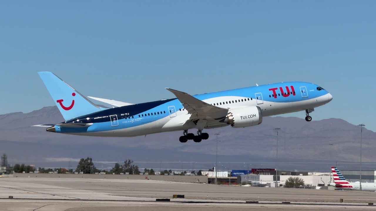 8L departure – TUI Boeing 787-8 Dreamliner takeoff from Las Vegas | PH-TFJ