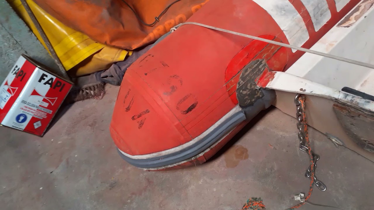 como é feito colagem em barco inflável, feito em hypalom.