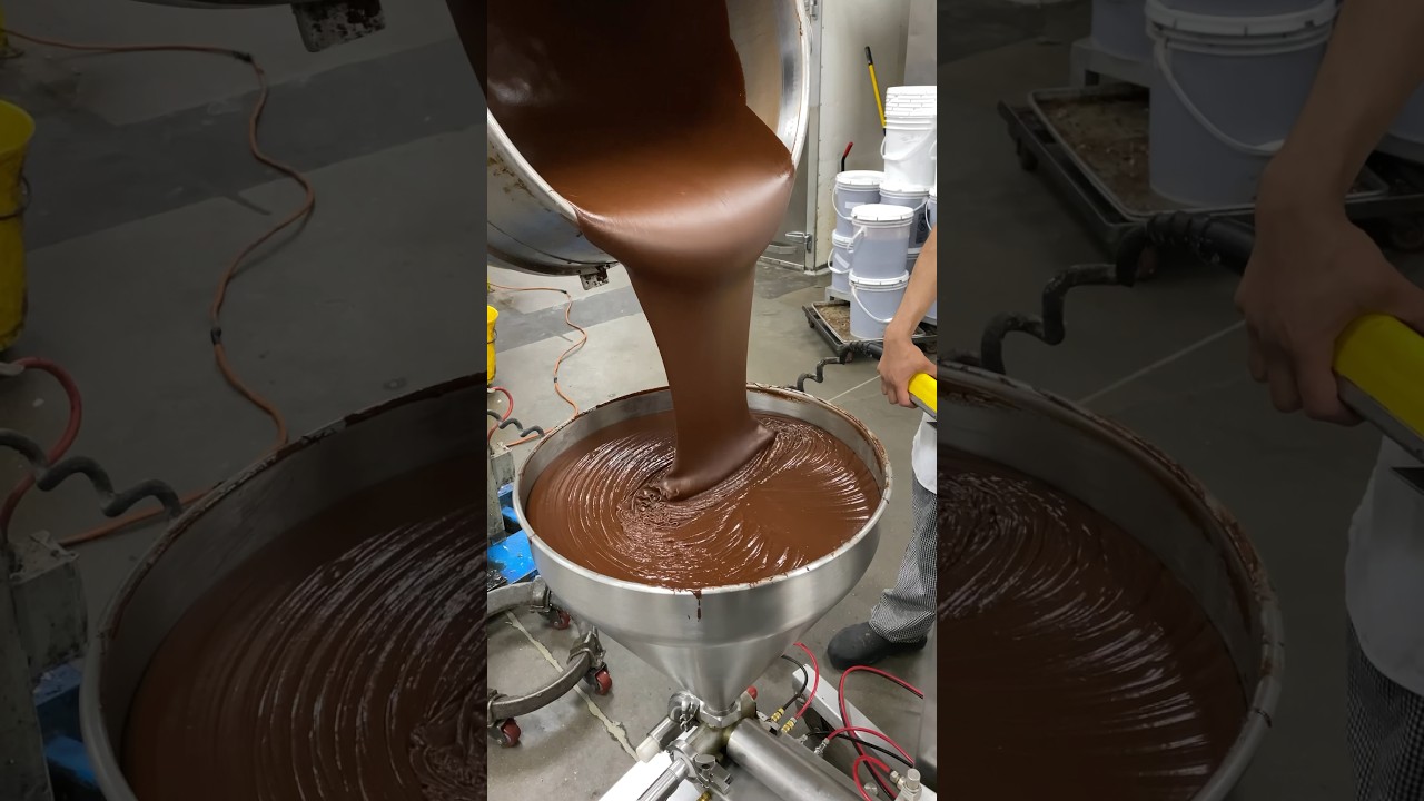 HOT CHOCOLATE FUDGE from Carl&rsquo;s Donuts in Las Vegas