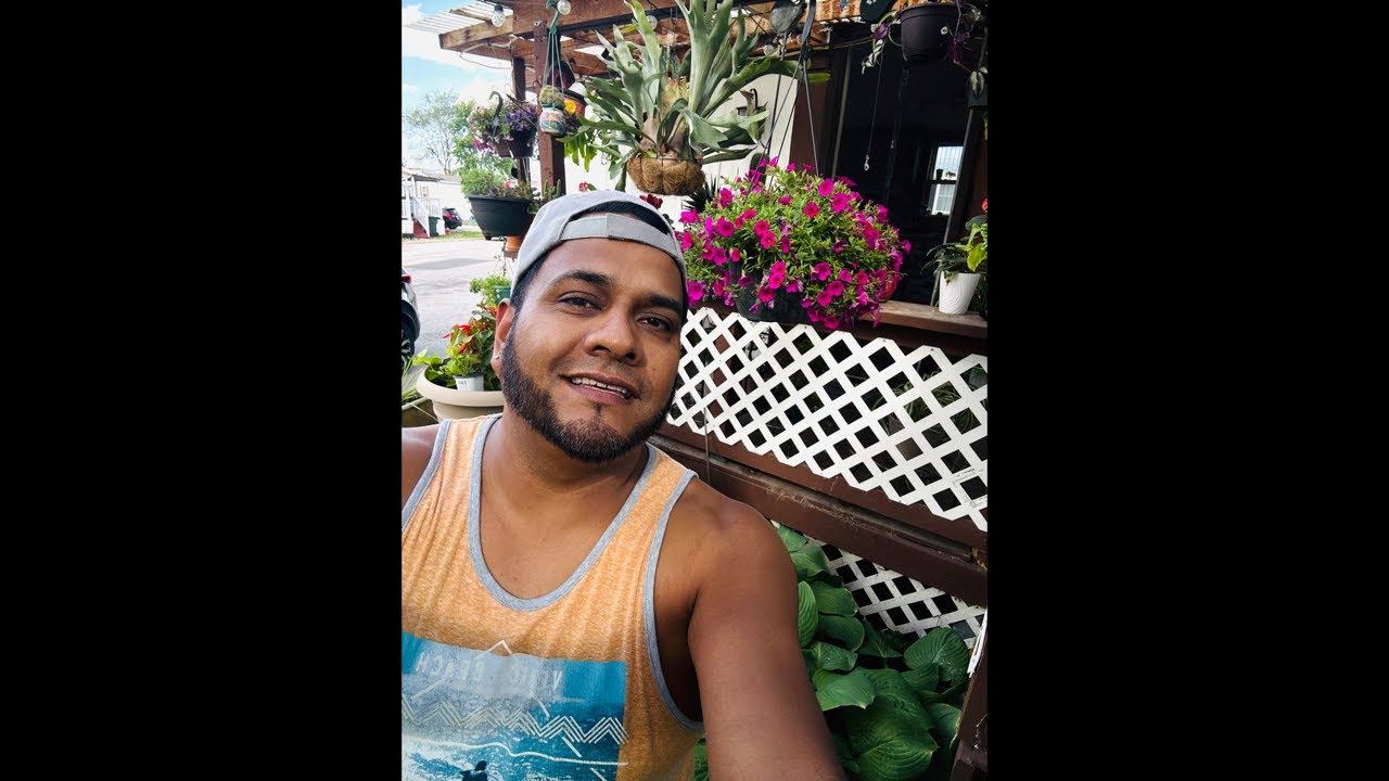 Andamos en el jardín acomodándolo