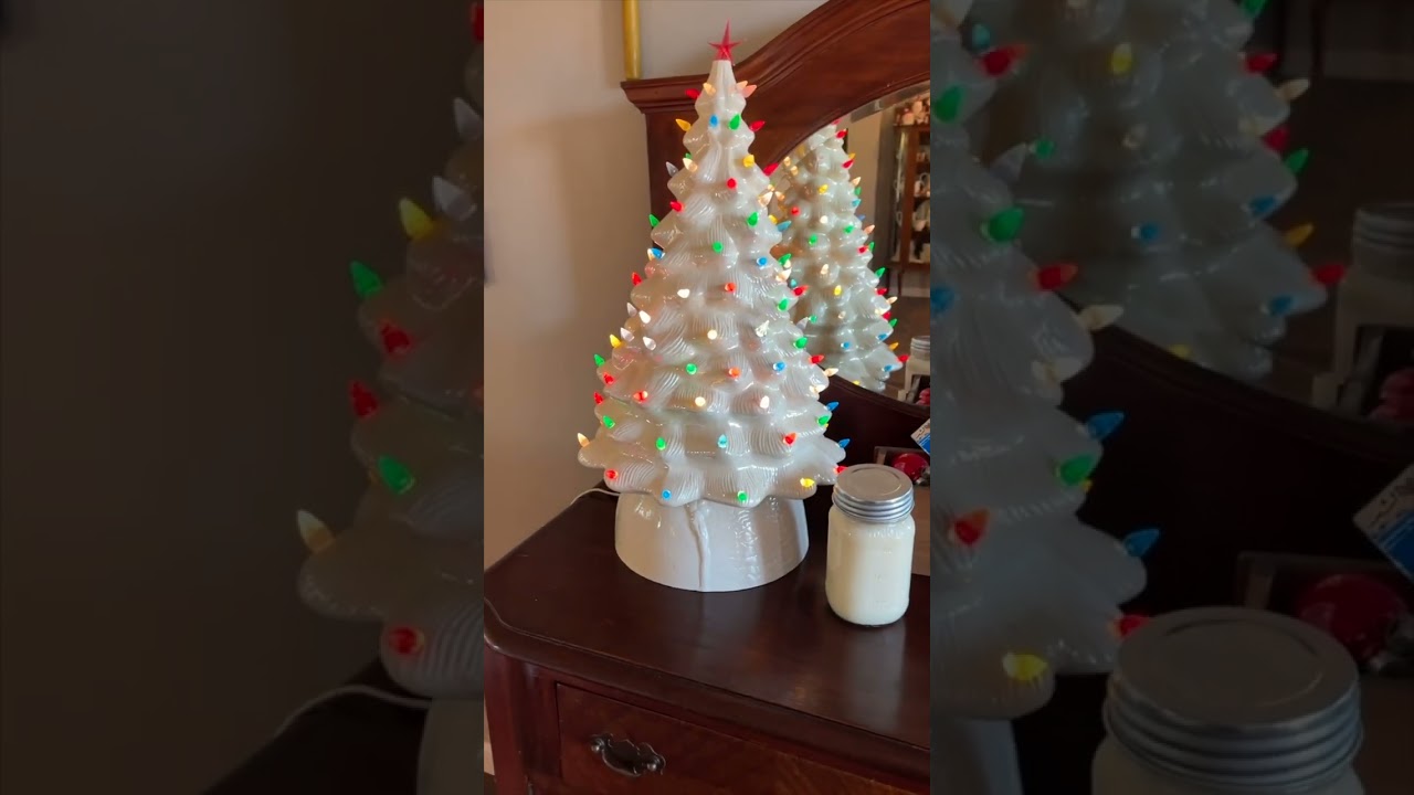Christmas decor home tour | Mama Sue's house in Alabama is decorated for the holidays
