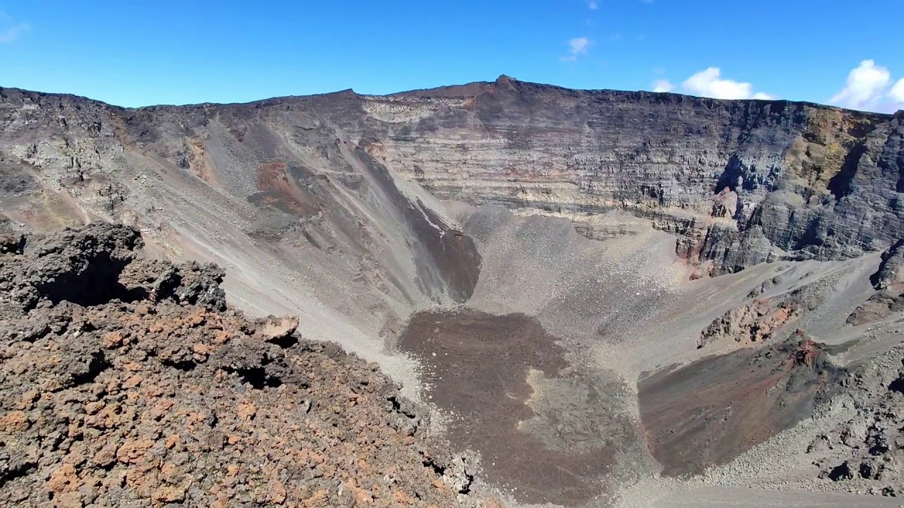 Randonnée au cratère Dolomieu du Piton de la Fournaise à l'île de la Réunion