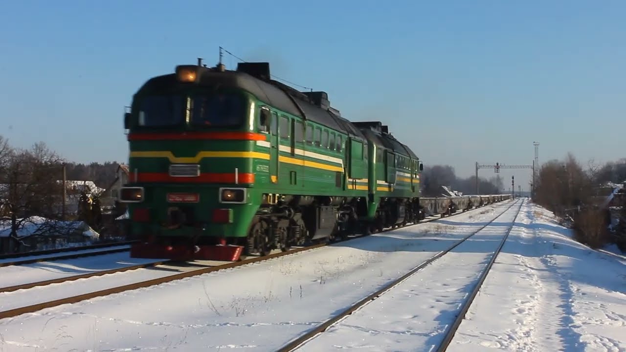 2М62к-0881 (БЧ, ТЧ-7 Брест, 2Д49) с порожним контейнерным поездом выходит со ст. Кандибор