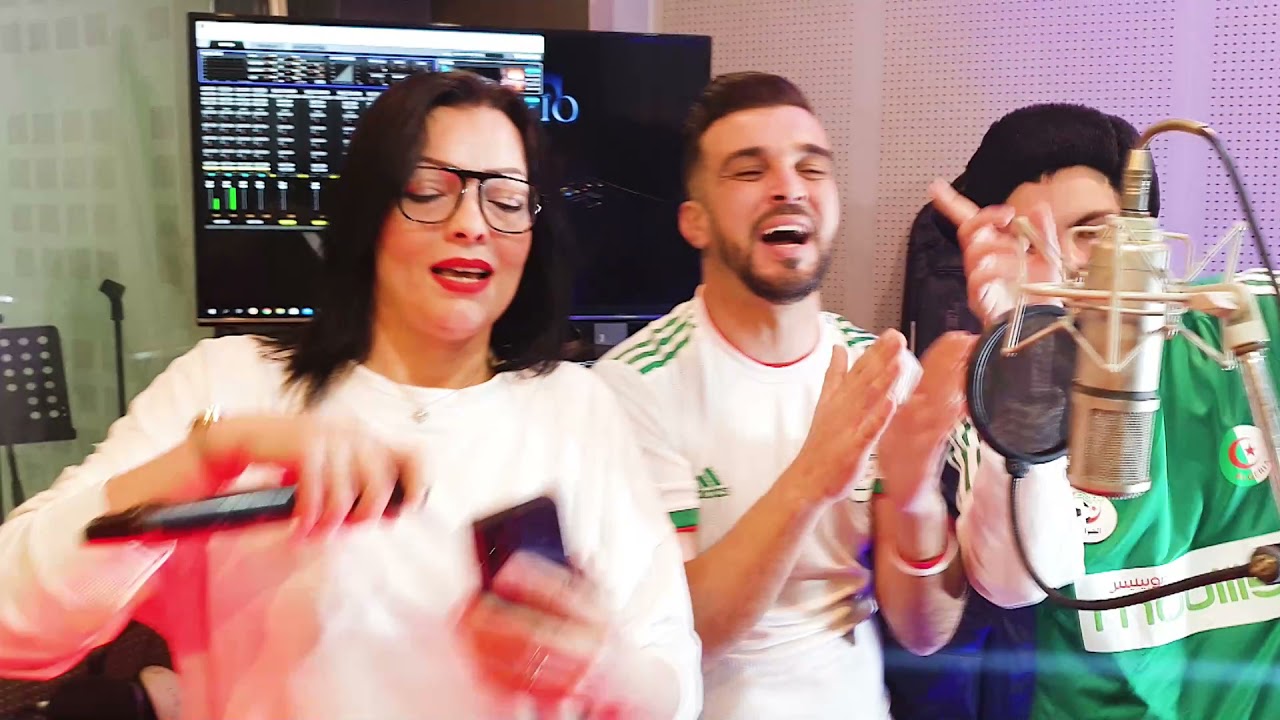 بلايلي يزعزع الشبكة ⚽️ شابة نعيمة la classe & علاء المايسترو 🎹 & bilel Liverpool