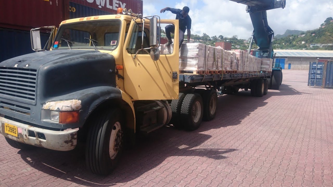 International(280 L10 Cummins) Pulling 30ton Flatbed Trailer (jake brake)