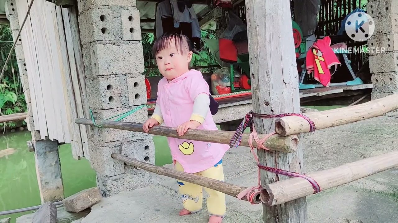 The mother and daughter's difficult life every day.