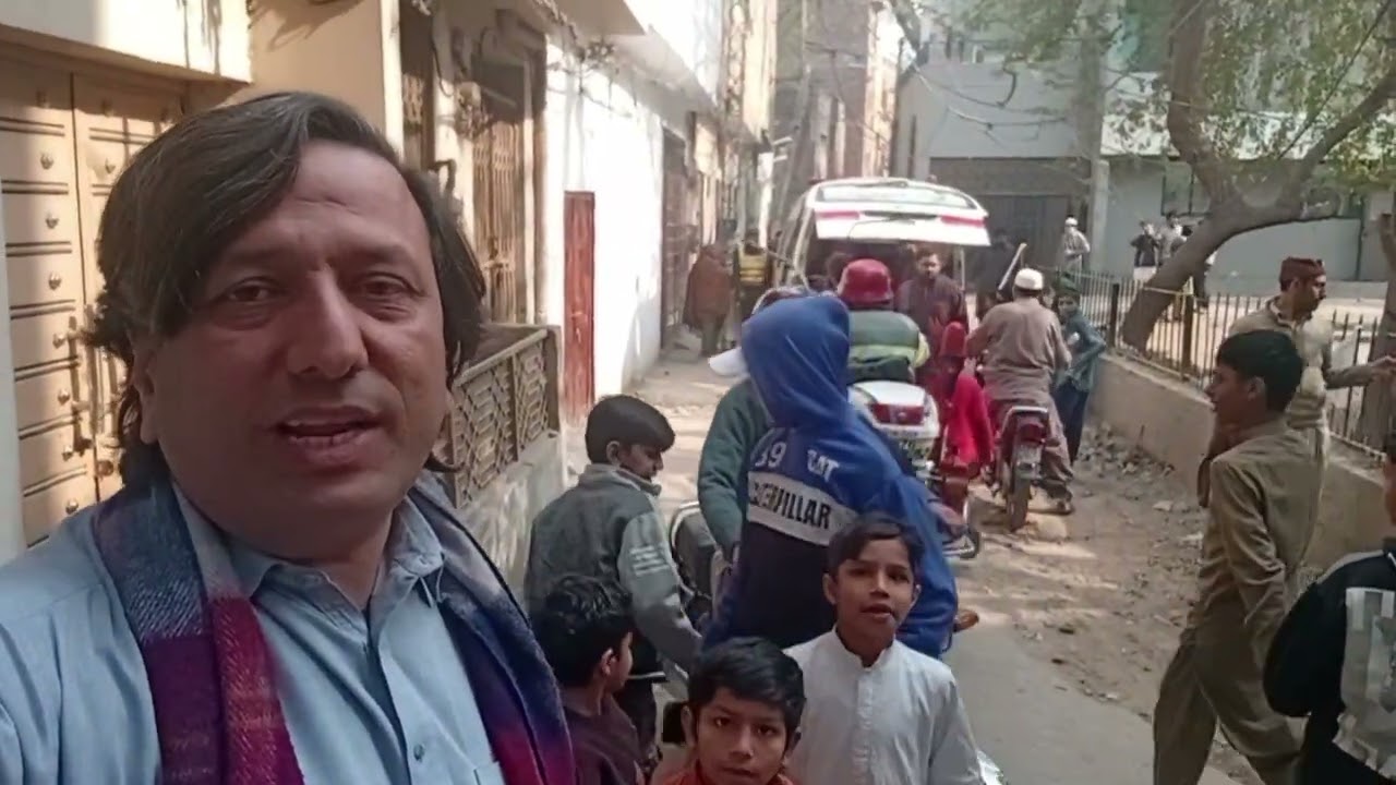 In the narrow streets of Lahore, healthcare facilities  provided to the public  at their doorstep