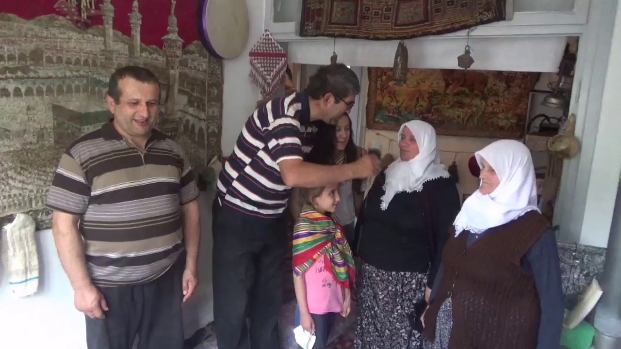Burdur yörükler kültür araştırma ve yaşatma derneğinde mini Yörük müzesine ziyaretciler büğdüz köyün