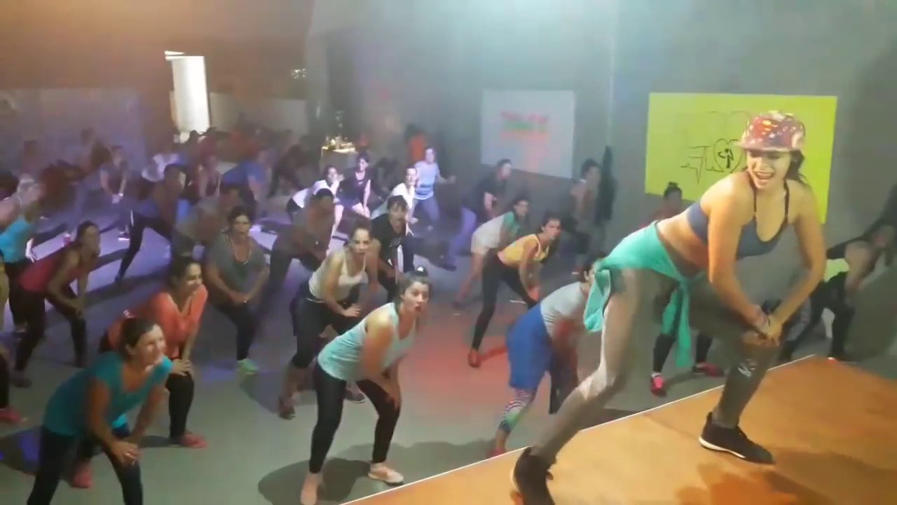 Zin 68  Bailalo - Heydi Zumba Fitnes 🎶🎵