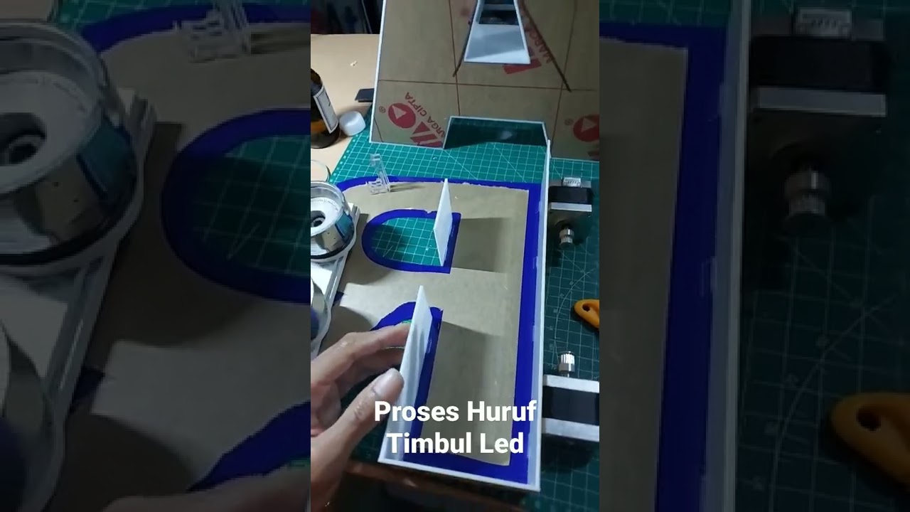 Proses Pembuatan Huruf Timbul Acrylic LED