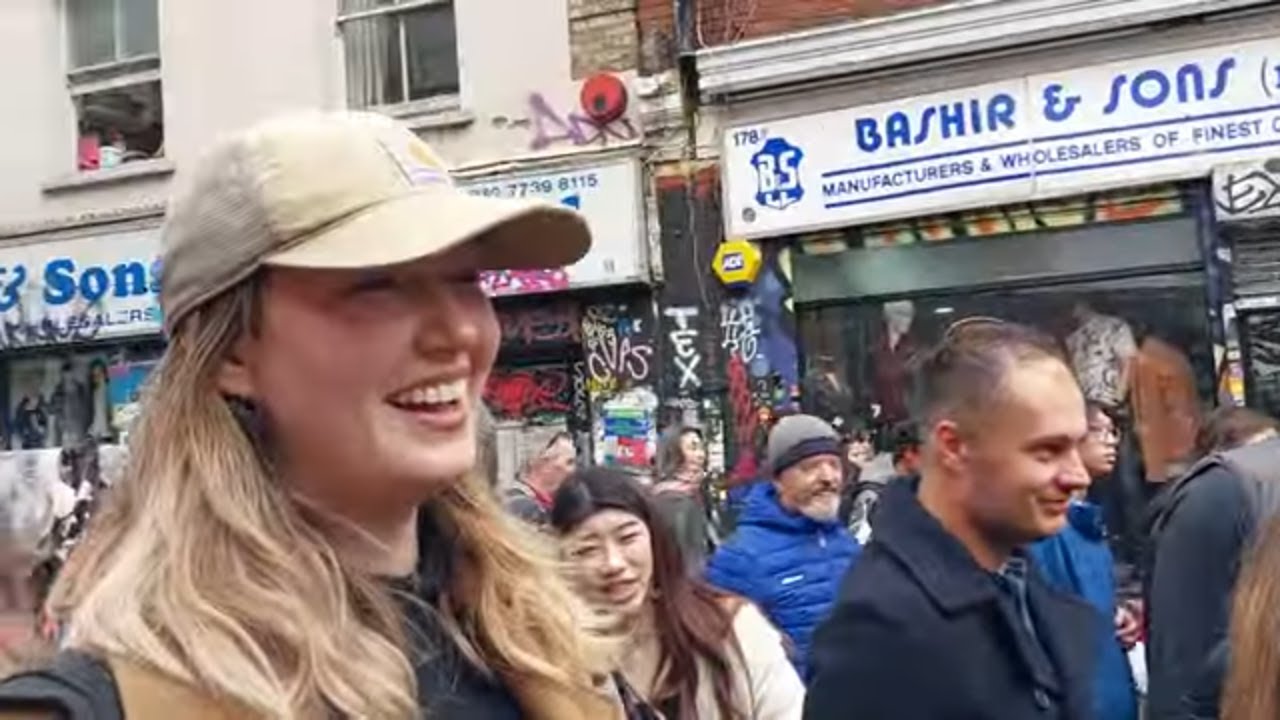 London Autumn Walk on Brick Lane Market to Explore Hidden Gems, Street Food & Vintage Vibes
