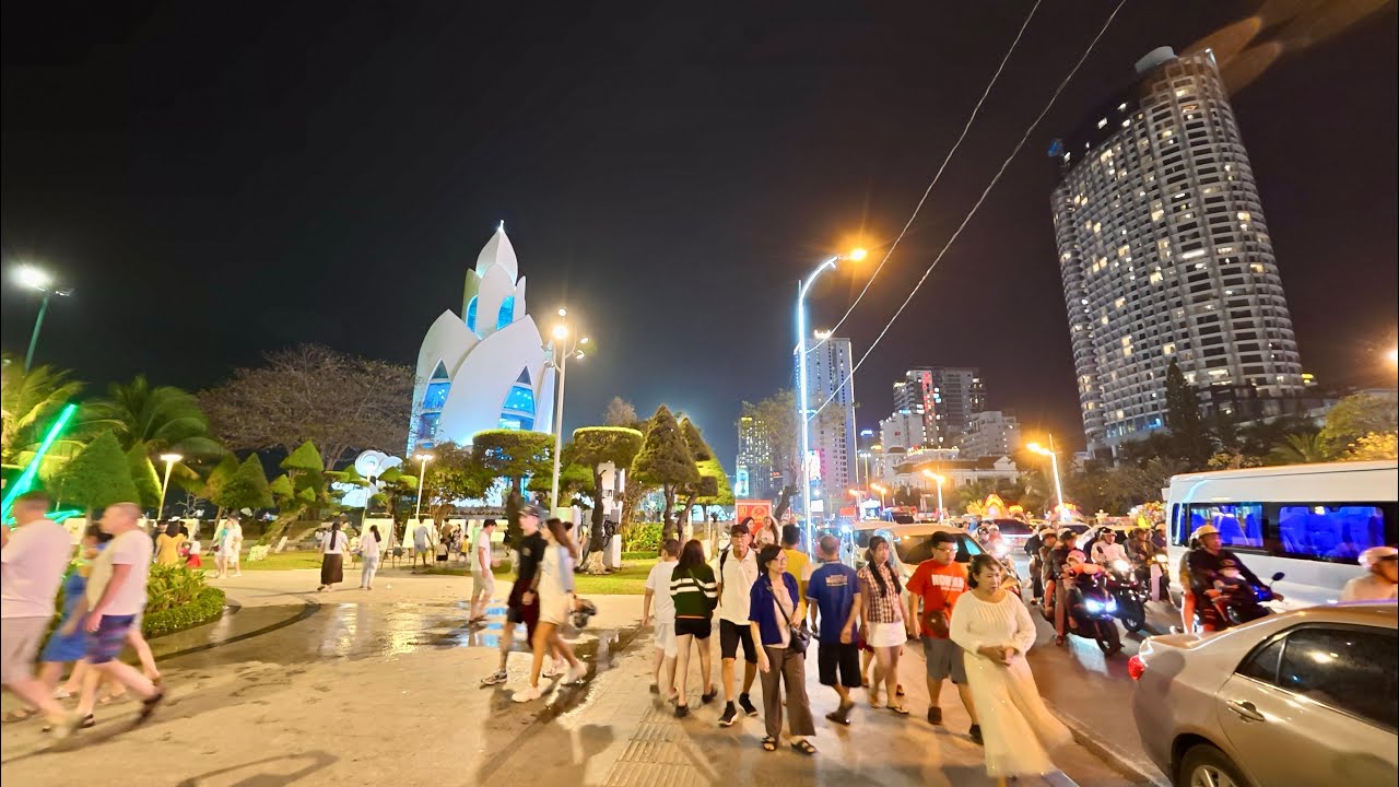 Cuối Tuần Đông Vui Tại Phố Biển Nha Trang - Quảng Trường 2/4 Nha Trang | NTTT