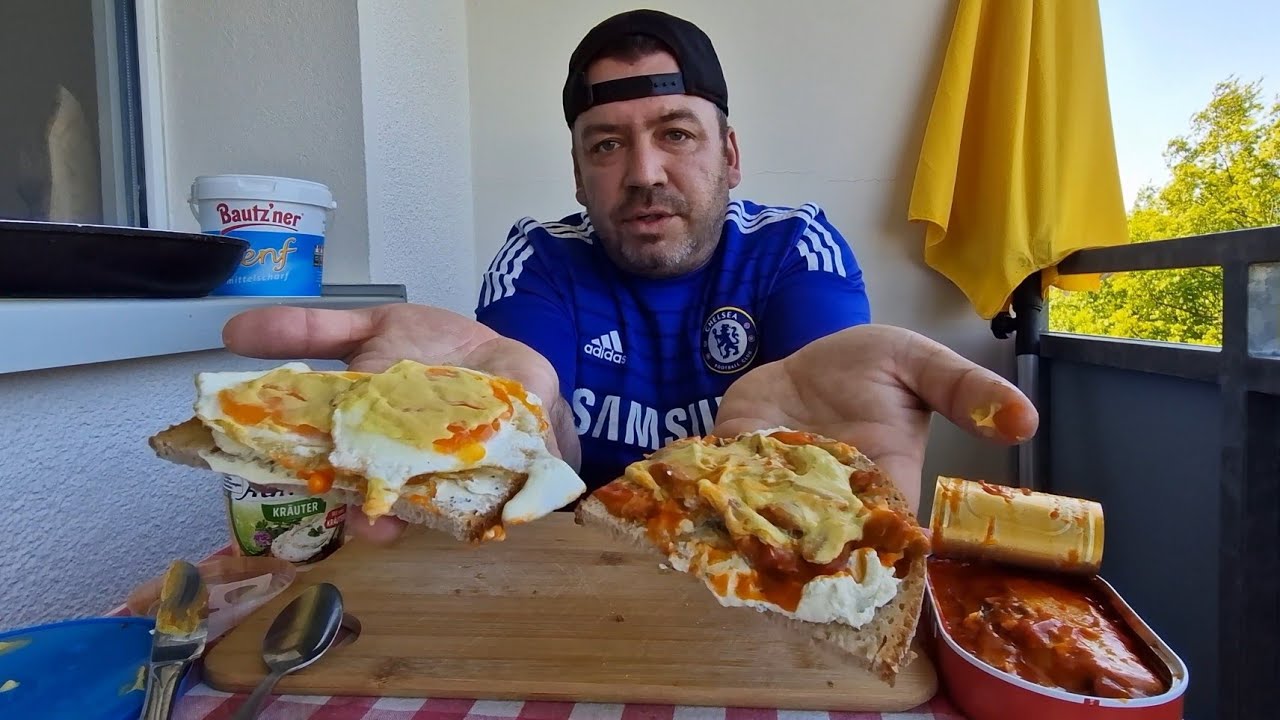 Frühstück auf dem Balkon | Stulle mit Spiegelei & Tomatenfisch |