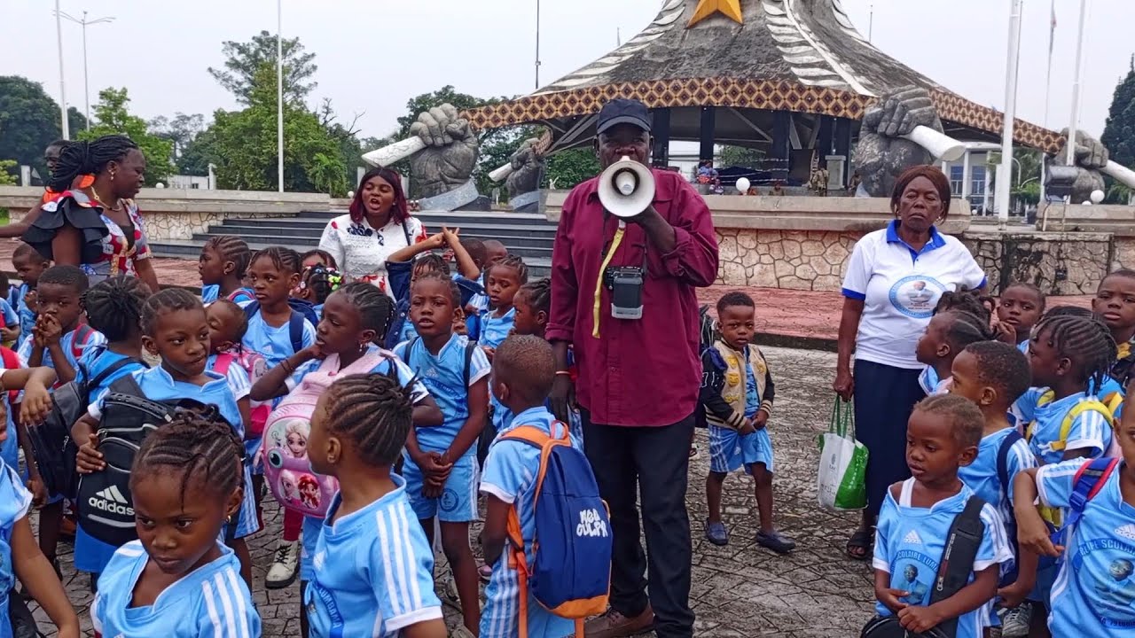 VISITE GUIDEE AU MAUSOLEE DE M'ZEE LAURENR DESIRE KABILA AVEC LA  MATERNELLE DU G.S.1