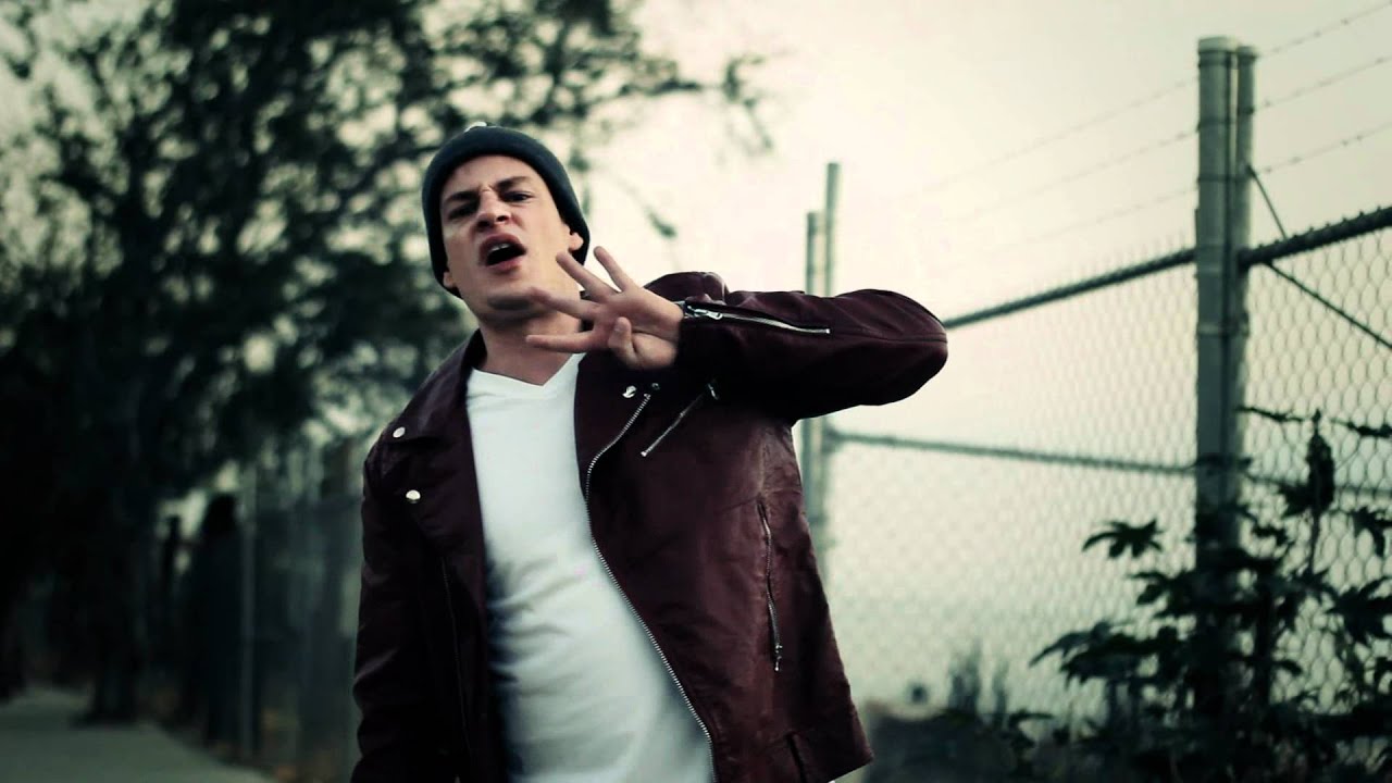 Manotas - Uno Por El Show / Videoclip Oficial