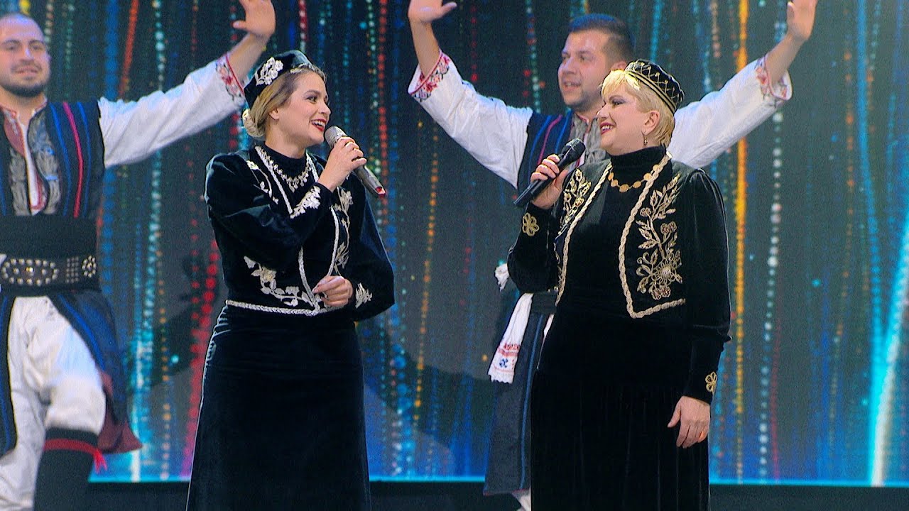 С песните на Николина и Мария Чакърдъкови