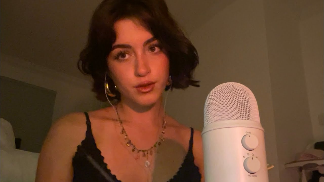 Девушка ASMR на заднем ряду задаёт вам личные вопросы :)