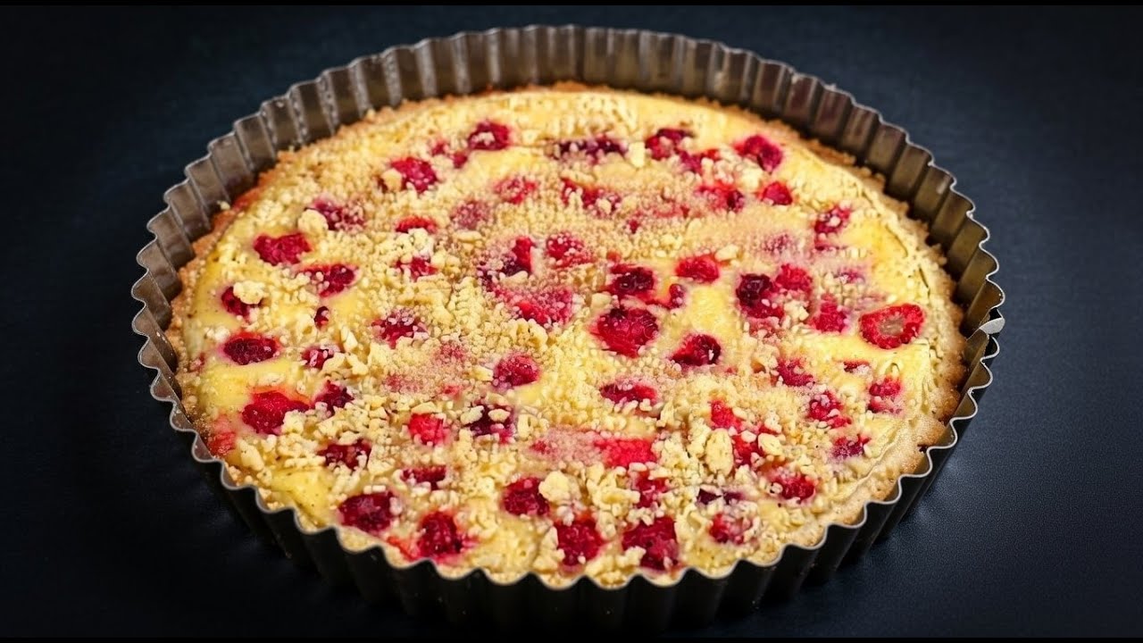 Почему это ТАК ВКУСНО? Пирог из песочного теста со свежей малиной в сметанной заливке.Проще простого
