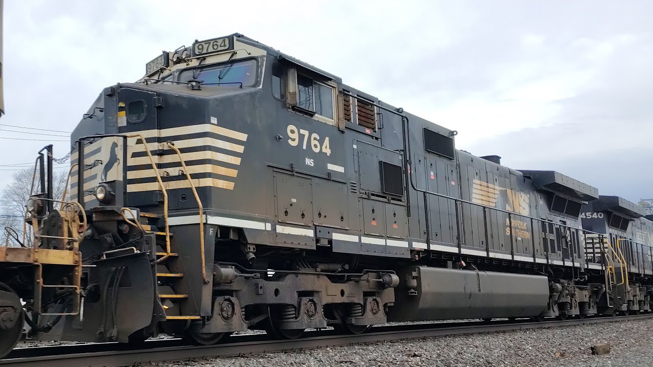 NS 4540 with NS 9764 trailing! Oak Harbor , OH 12/20/25
