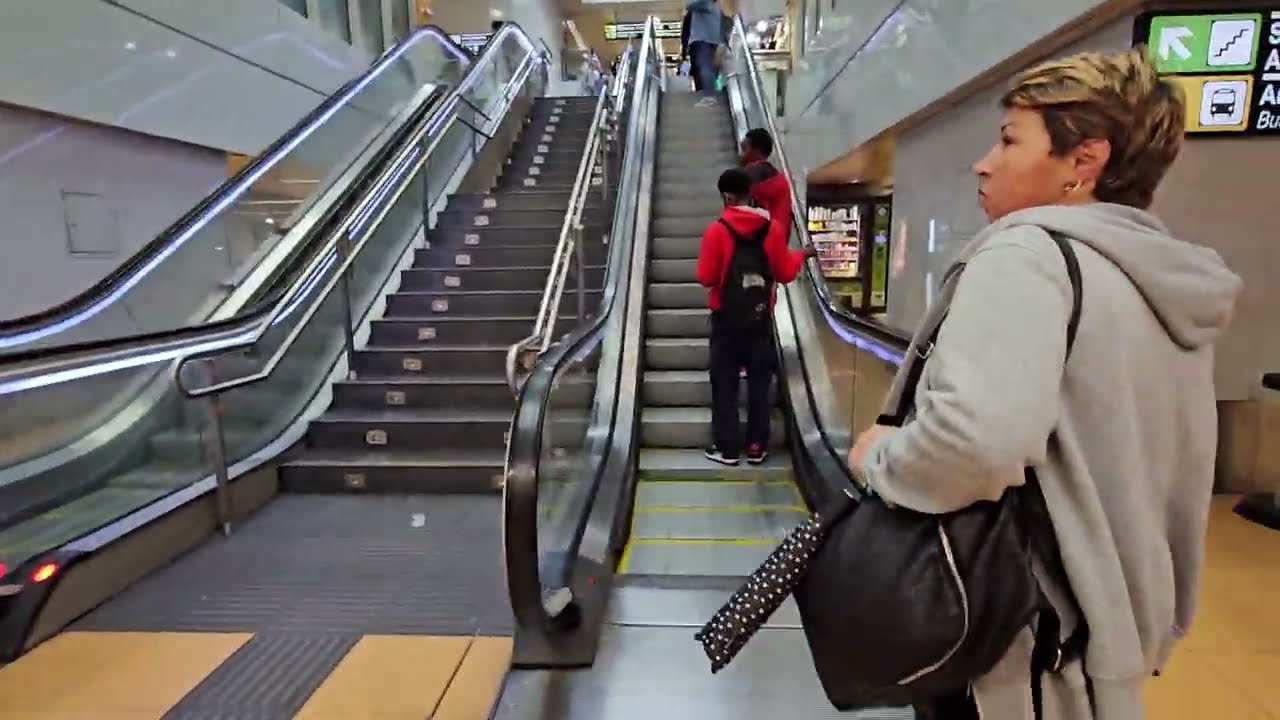 INSIDE 🚇 Metro de Madrid (SANTIAGO BERNABÉU TO AVENIDA AMÉRICA) - Madrid SUBWAY (España, Spain)