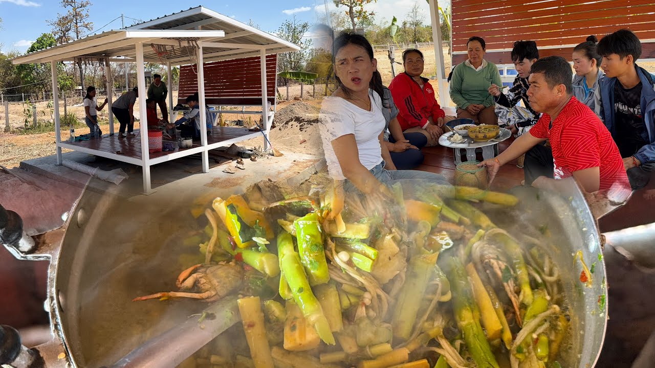 ฉลองตูบให่มด้วยแกงหน่อไม้จ้า