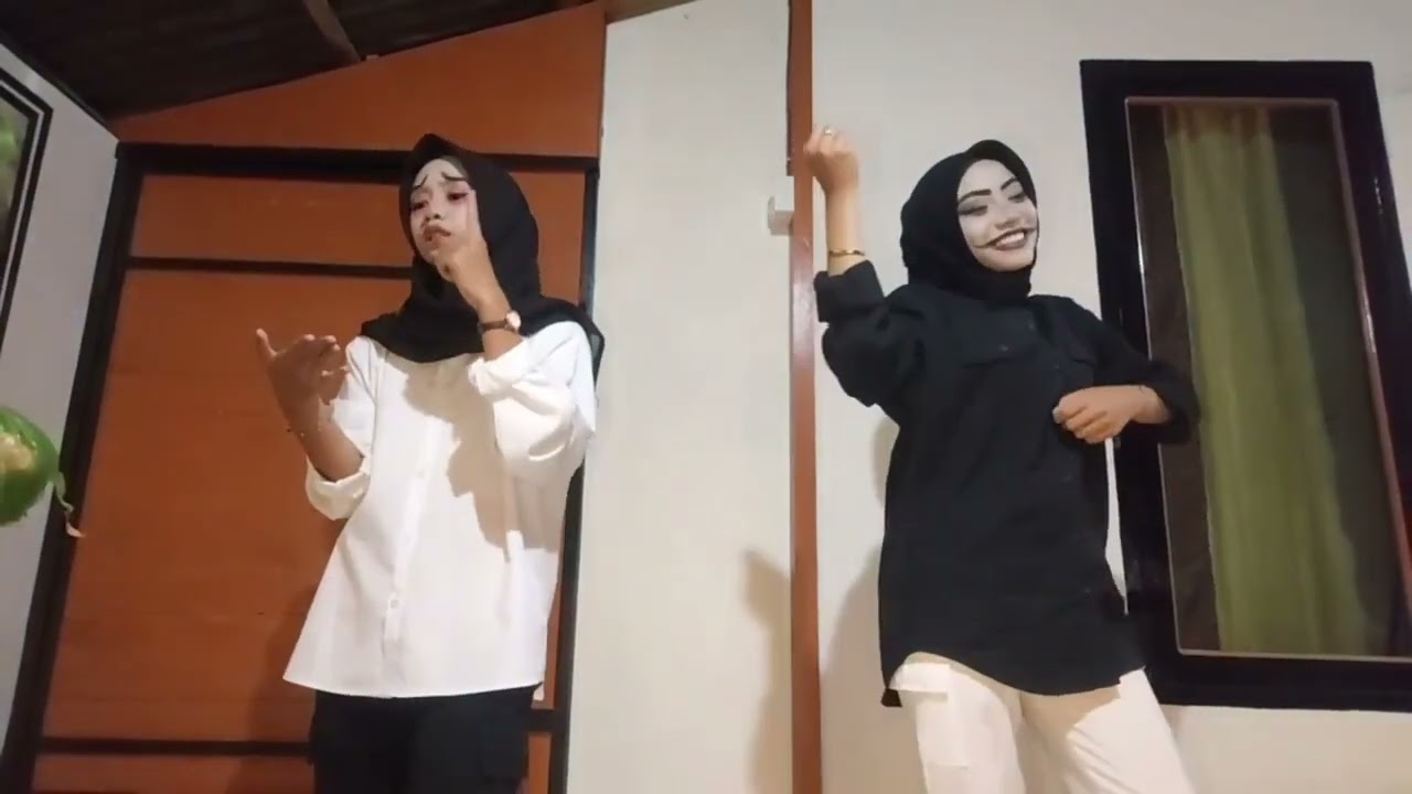 PANTOMIM ( tugas seni budaya ) by : ulya ilma hafizah & marsya salsabila MTsN 3 Lima Puluh Kota 