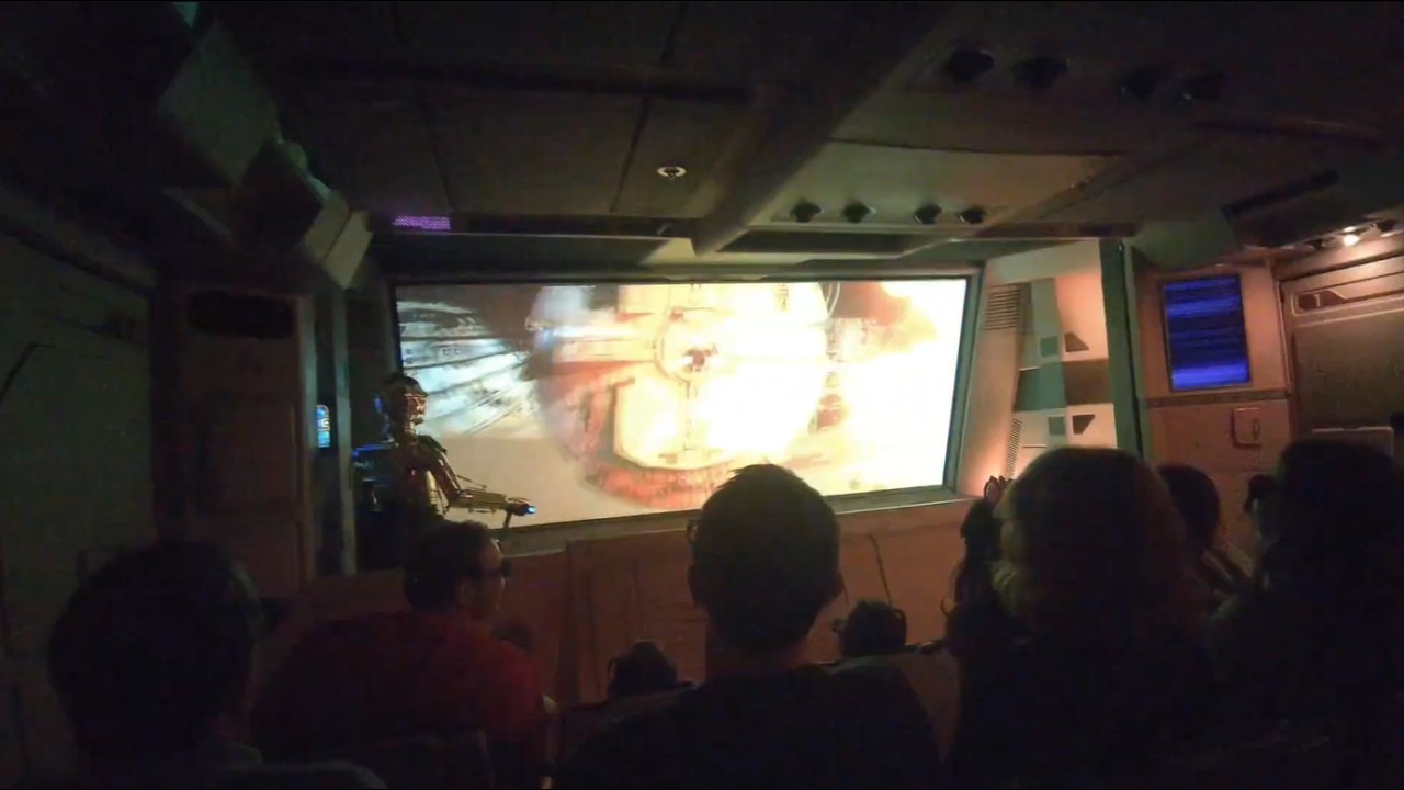 Star Tours: Приключения продолжаются. Вид от первого лица во время поездки по Hollywood Studios.