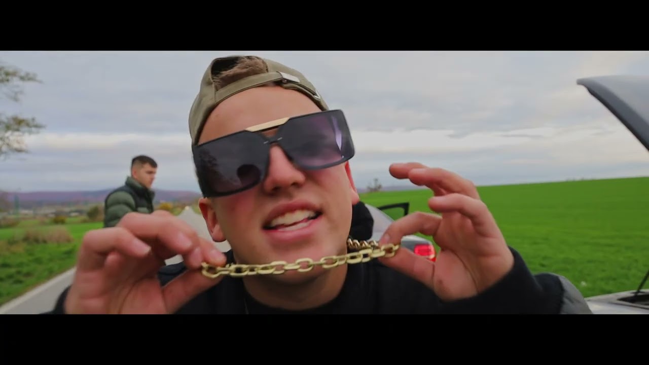 Muro, Hally, Di daim - AKP (prod.emitebeats) (OFFICIAL VIDEO)