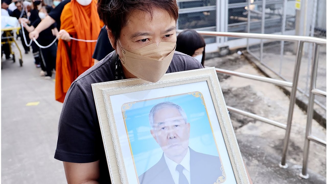 พิธีเคลื่อนสรีระสังขารศพคุณพ่อสุเทพบุตรเจริญและพิธีรดน้ำศพบำเพ็ญกุศล ณ.ศาลาวัดโพธิ์ชัยพระอารามหลวง.