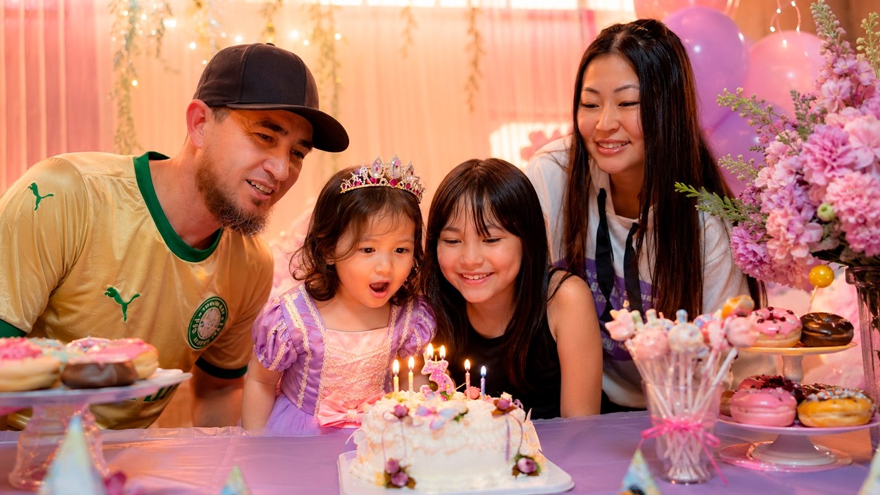 FIZEMOS UMA FESTA SURPRESA PARA A AYLA! | YU e FAMÍLIA