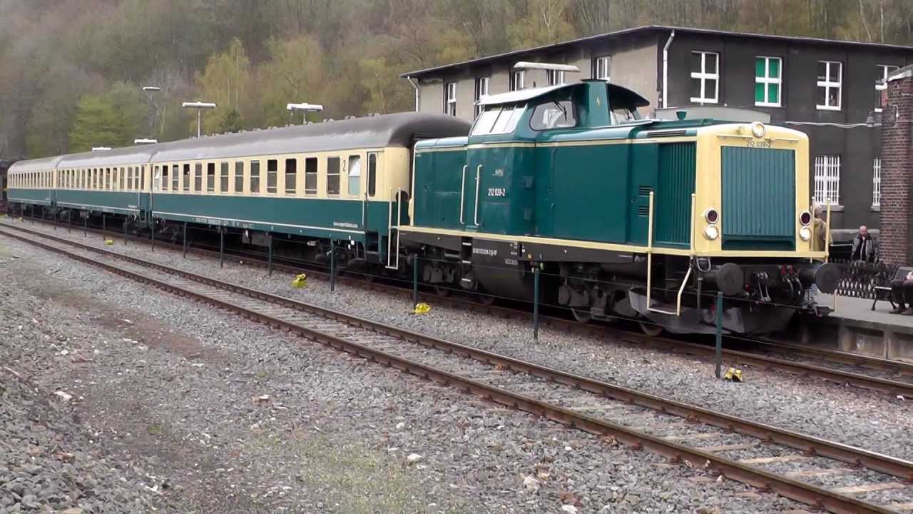 Schnelle Abfahrt, mit Pfiff, von DB MaK V 100 2007, BR 212 007, Museum Bochum Dahlhausen
