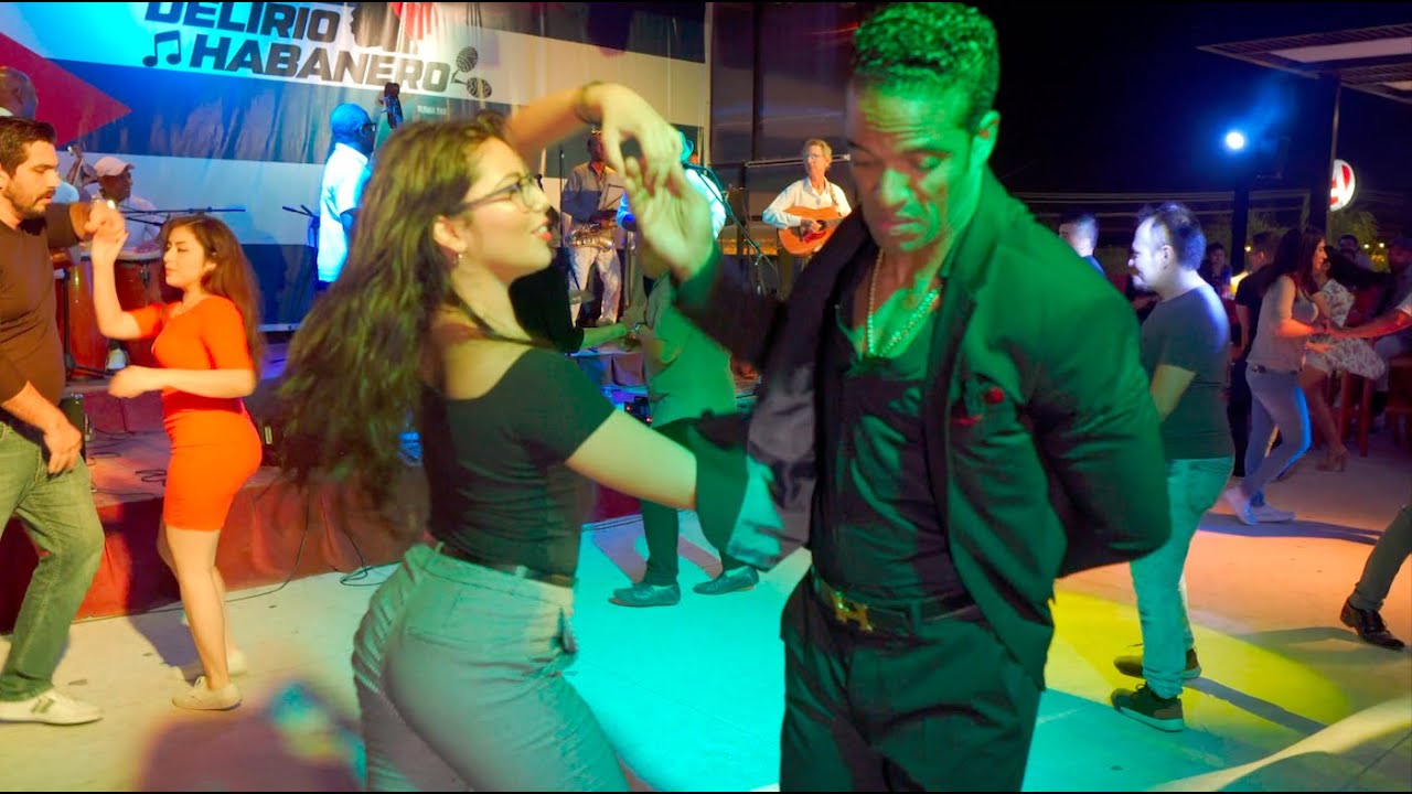 Maykel Fonts Bailando Salsa en Merida - Delirio Habanero 2020