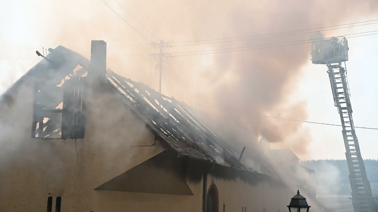 Feuer in Ürzig: Dachstuhl brennt und wird komplett zerstört